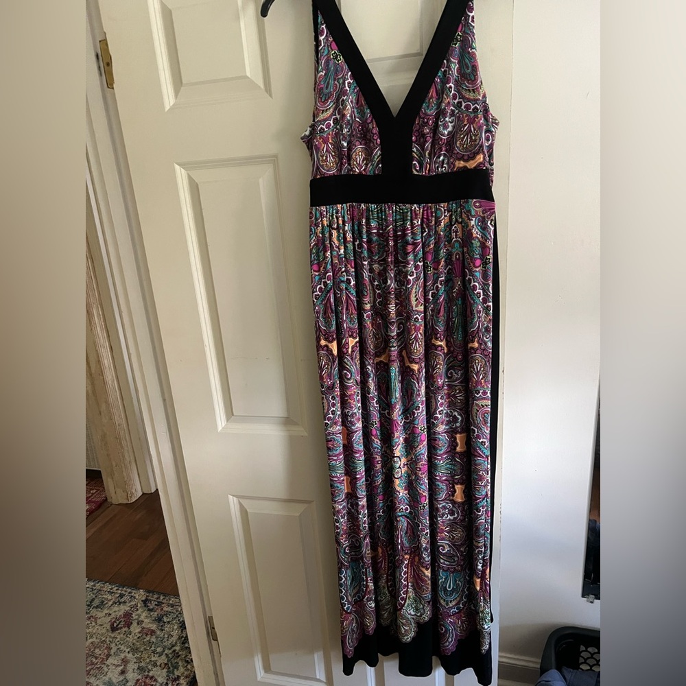 Eci Elegant Multicolor Paisley Maxi Dress